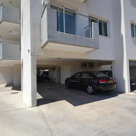 Two-bedroom Central Апартаменты