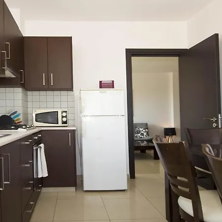 Two-bedroom Central לימסול